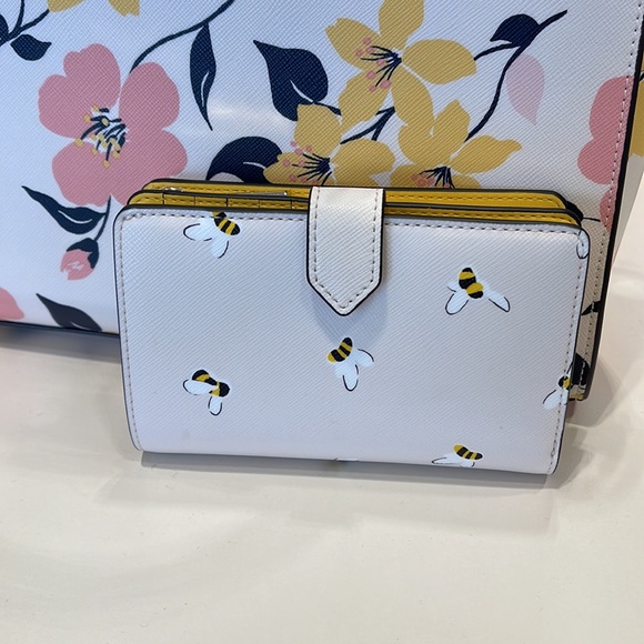 Kate Spade Staci Bee Medium Compact Bifold Wallet Bees Printed Parchment - Picture 5 of 16